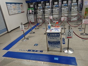 横浜銀行 鴨居駅前支店での誘導マット設置写真